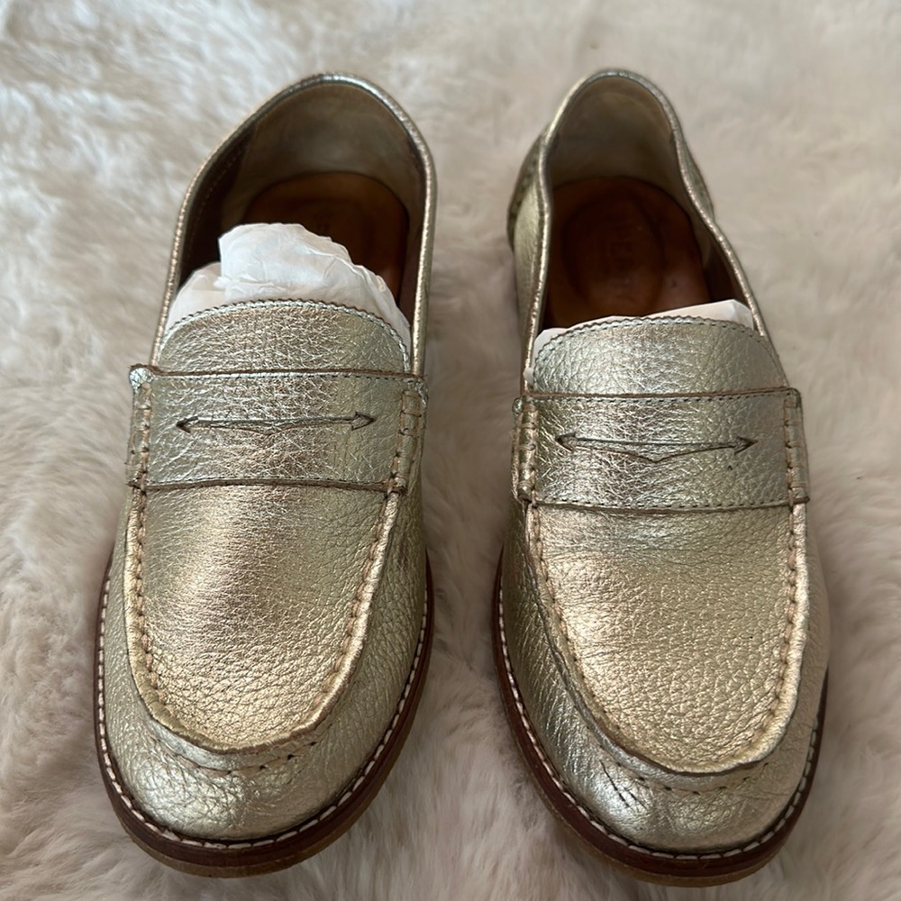 Sperry Brand Loafer - gold metallic leather, gently used! Beautiful shoe